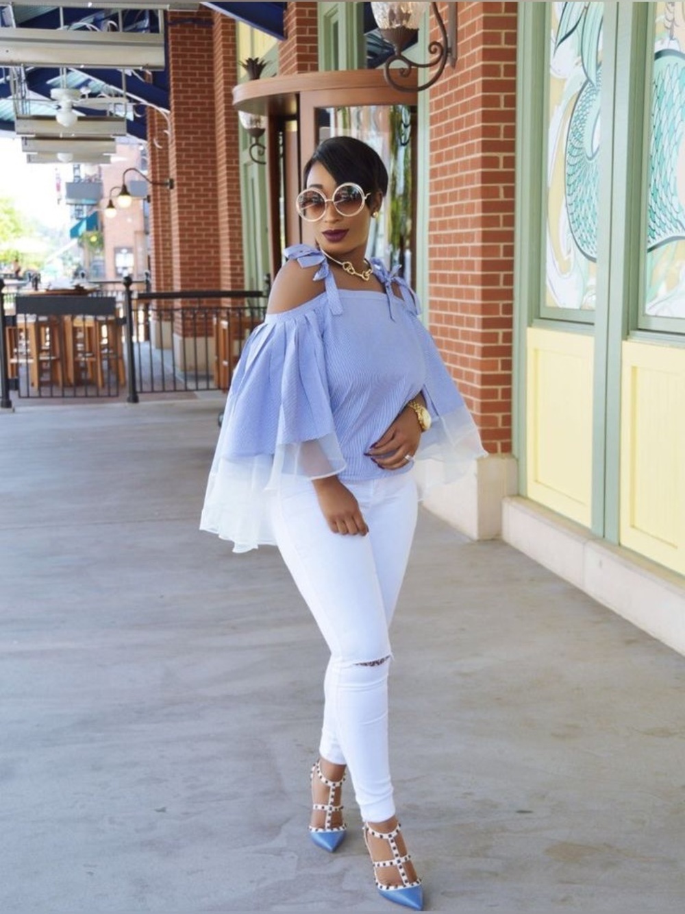 Glitz Light Blue Off-Shoulder Ruffle Blouse.
Size L